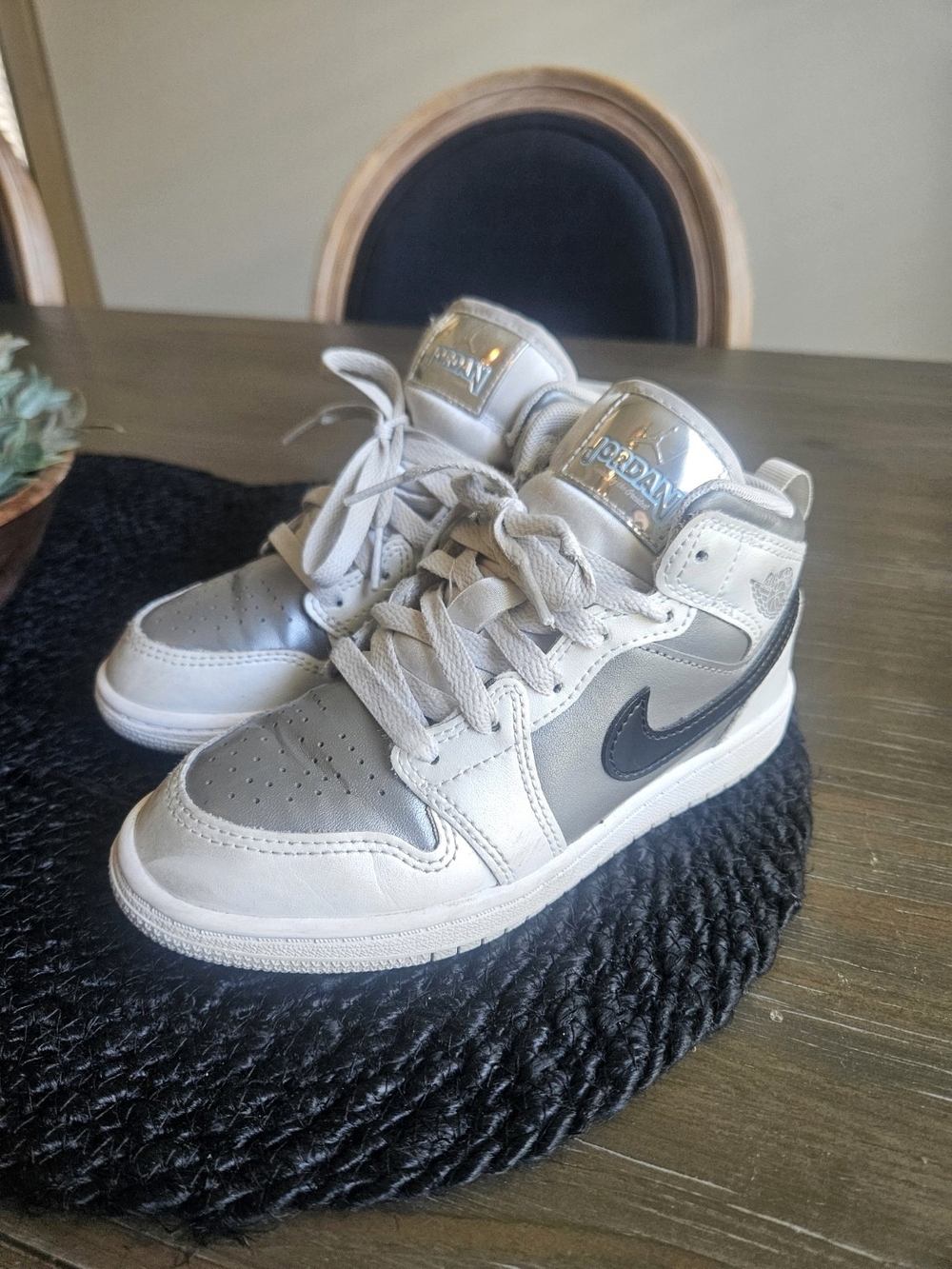 Air Jordan 1 Mid – White/Gray/Black
